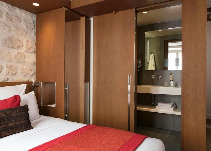 Select Hotel